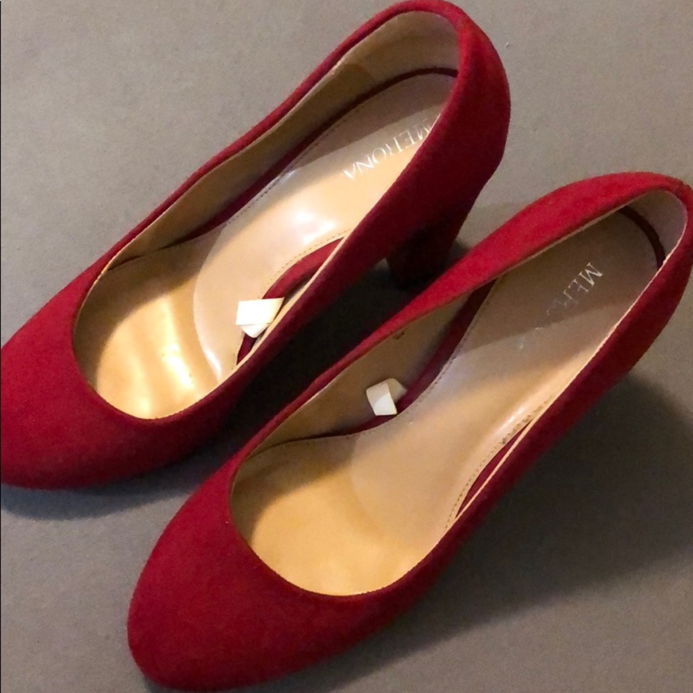 Red pumps